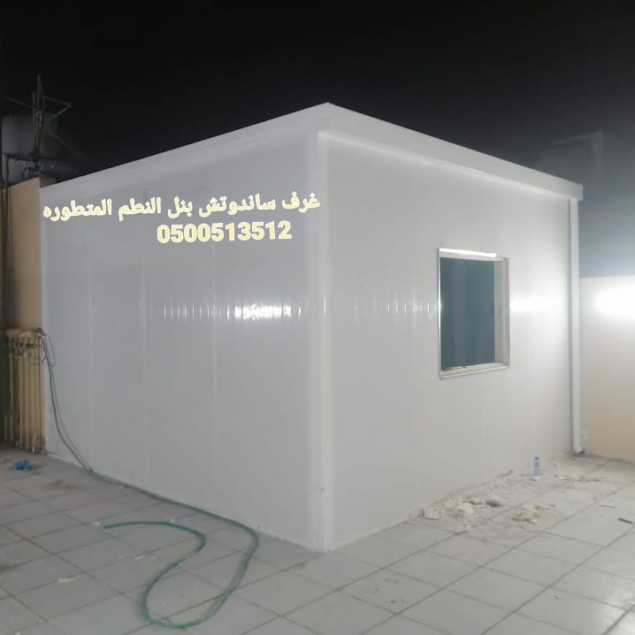 سقف لكسان شفاف لفناء داخلي في فيلا بالرياض